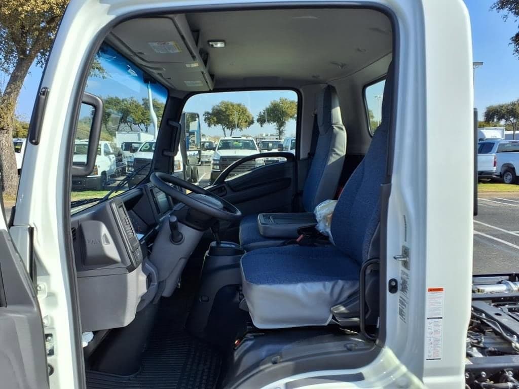 2025 Chevrolet Low Cab Forward 5500 XD - Image 6