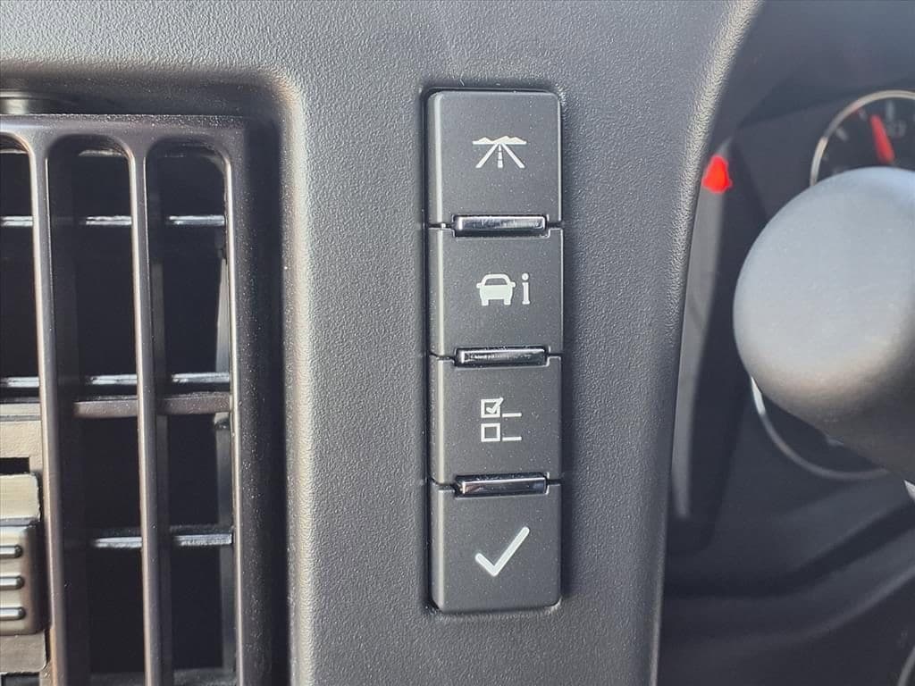 2025 Chevrolet Express Cutaway 3500 - Image 8