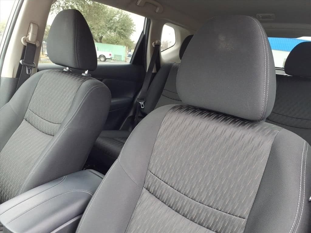 2018 Nissan Rogue - Image 16