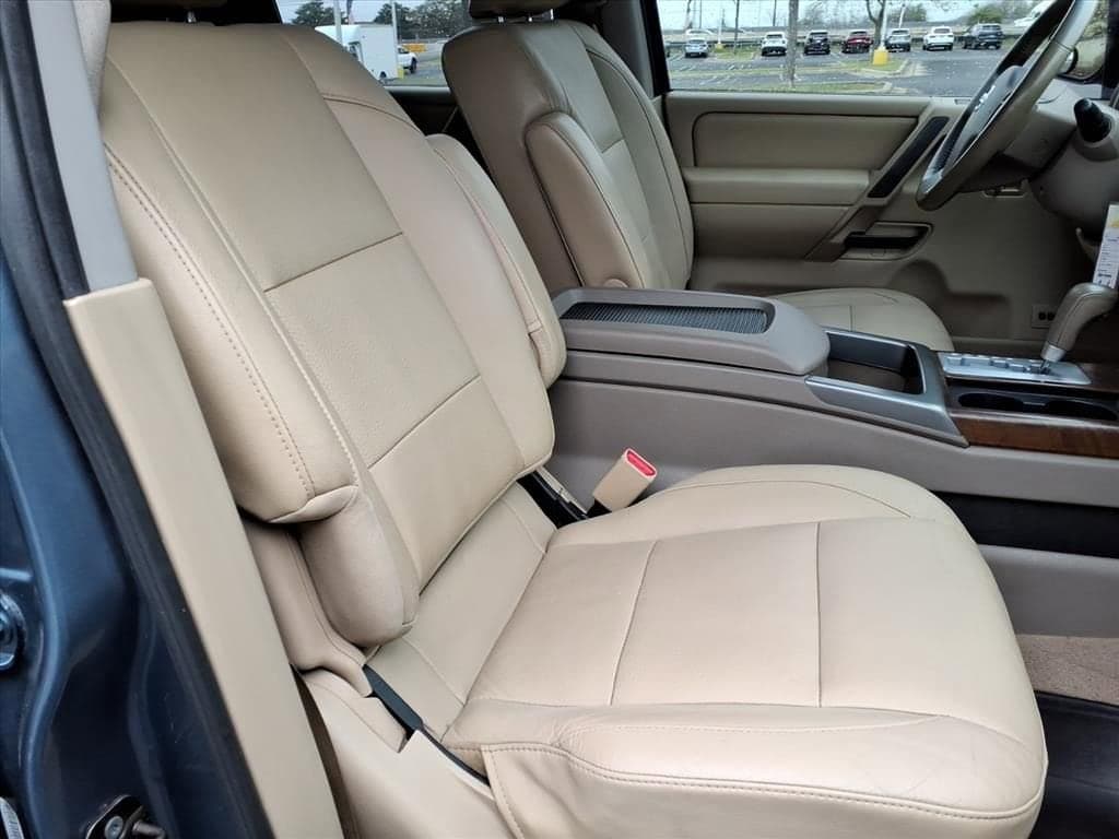 2011 Nissan Titan - Image 9