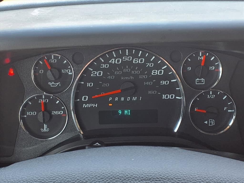 2025 Chevrolet Express Cutaway 3500 - Image 19