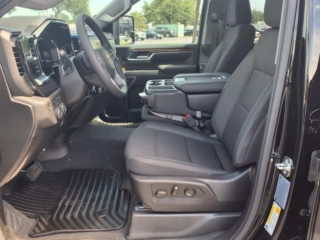 2025 Chevrolet Silverado 2500 HD - Image 6