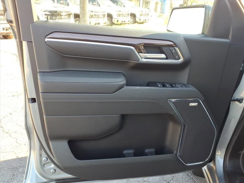 2026 Chevrolet Silverado 1500 - Image 10