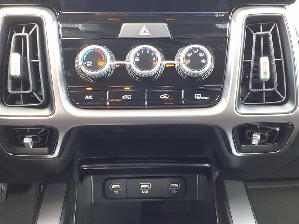 2023 Kia Sorento - Image 27