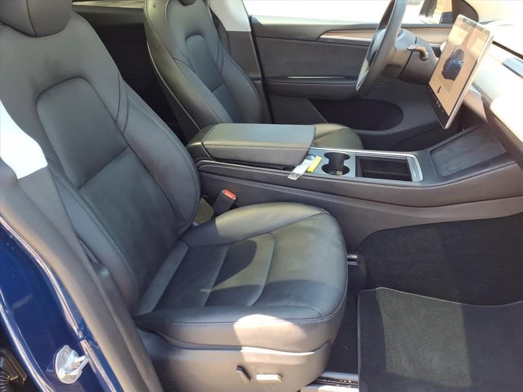 2025 Tesla Model Y - Image 15