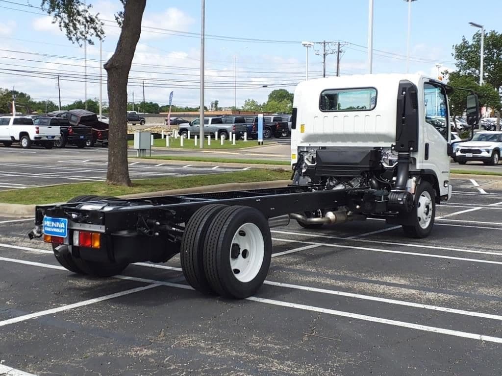 2024 Chevrolet Low Cab Forward 4500 HG - Image 4