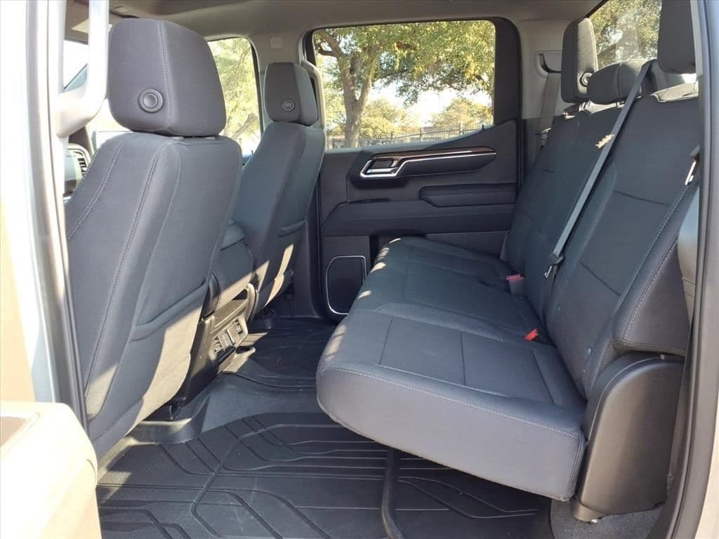 2026 Chevrolet Silverado 1500 - Image 19