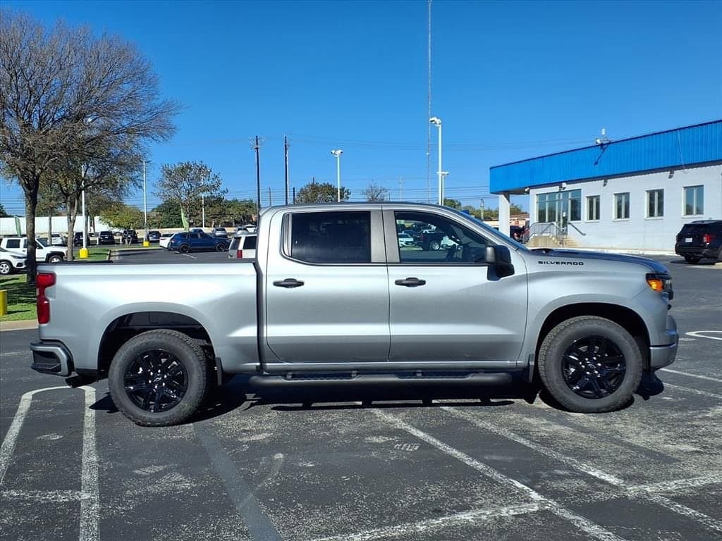 2026 Chevrolet Silverado 1500 - Image 3