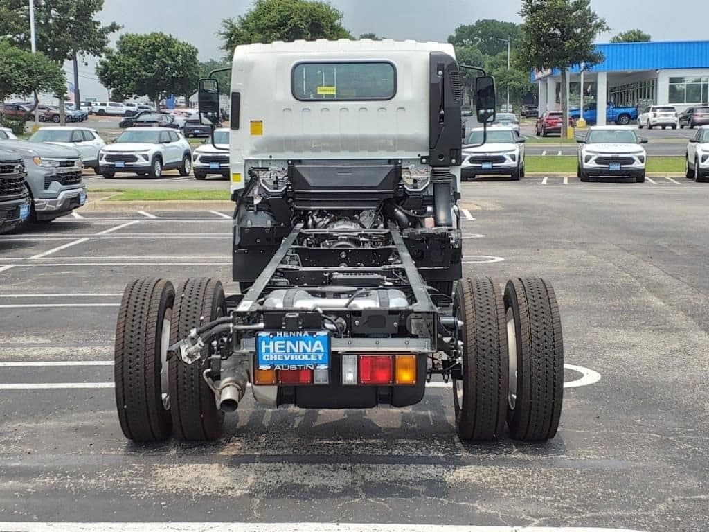 2025 Chevrolet Low Cab Forward 5500 XG - Image 5
