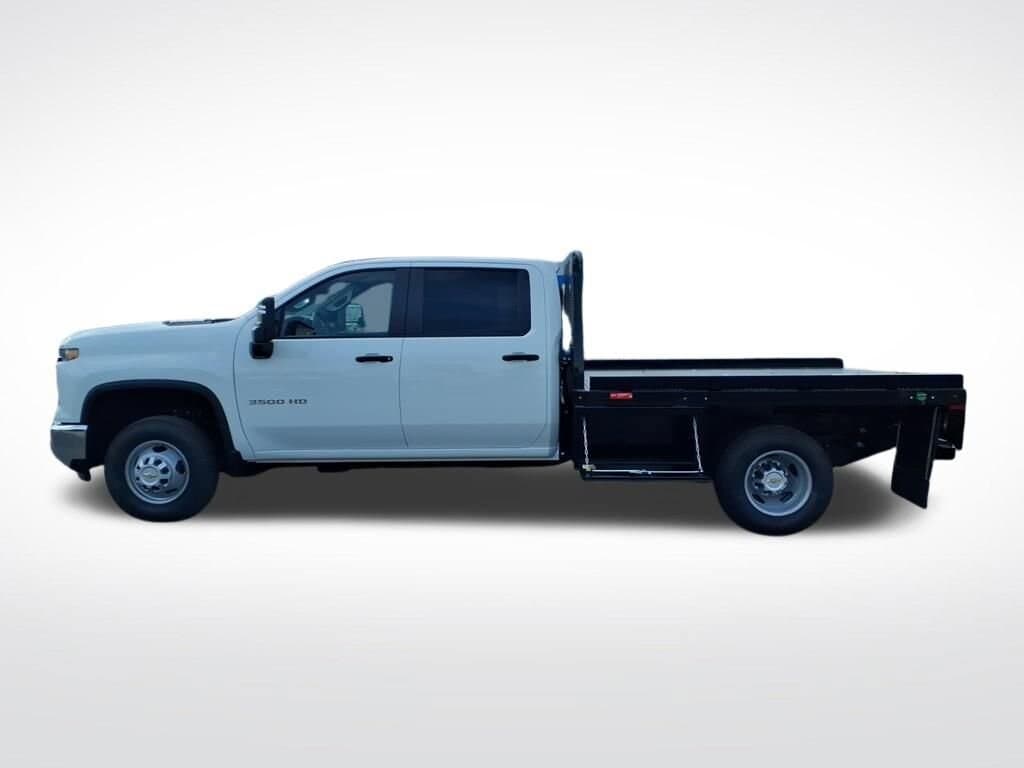 2026 Chevrolet Silverado 3500 HD Chassis Cab - Image 4