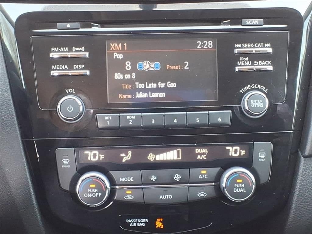 2017 Nissan Rogue - Image 26