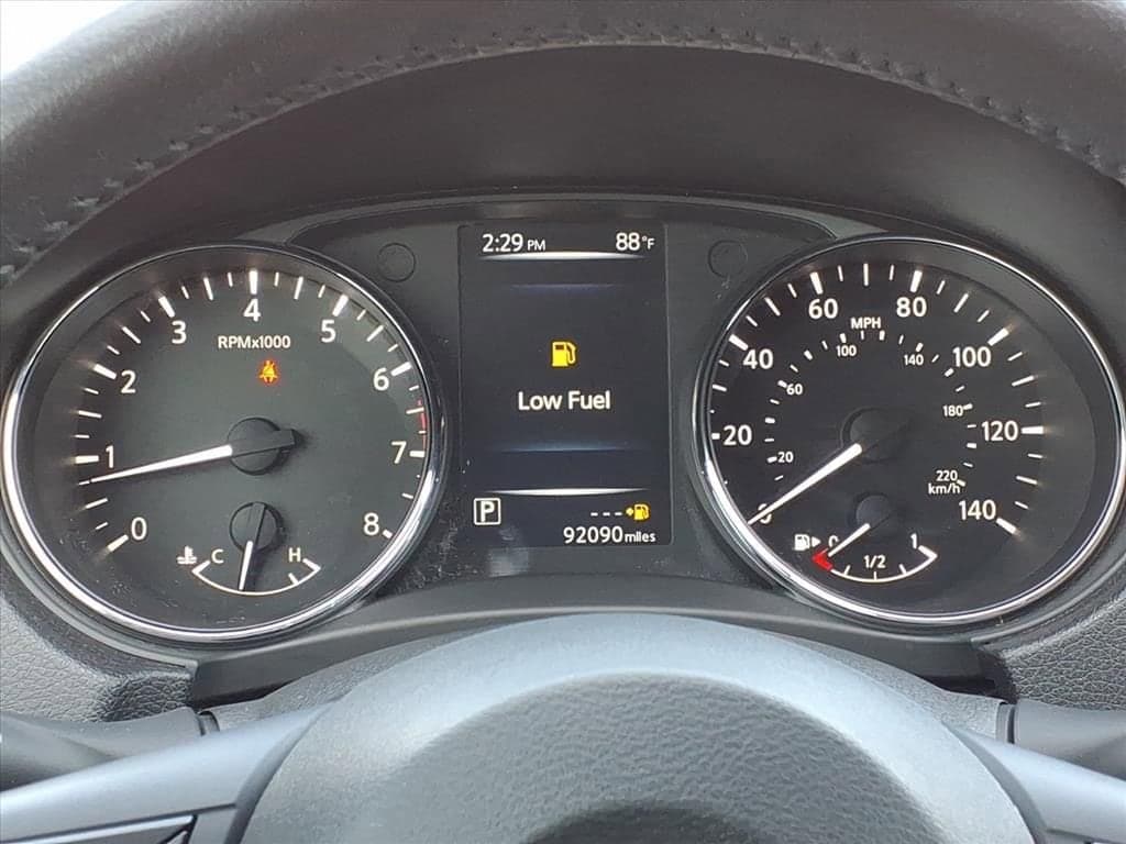 2017 Nissan Rogue - Image 29