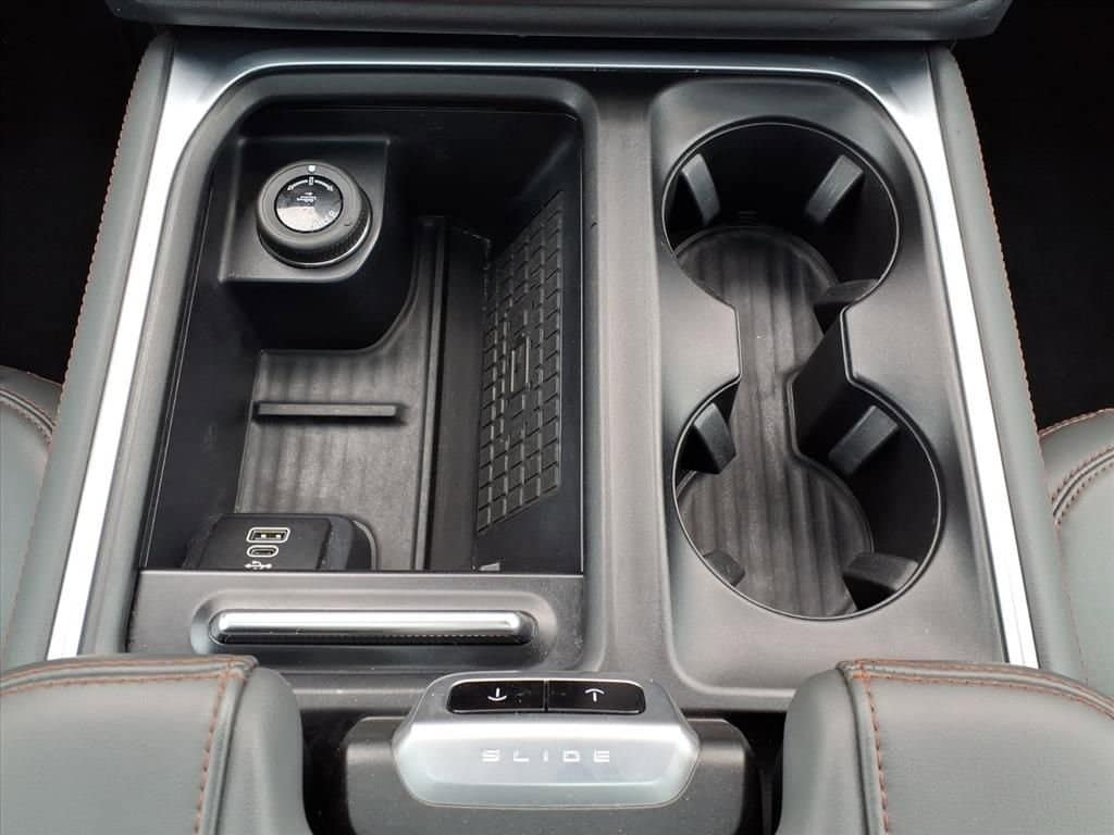 2025 Ford Expedition - Image 28