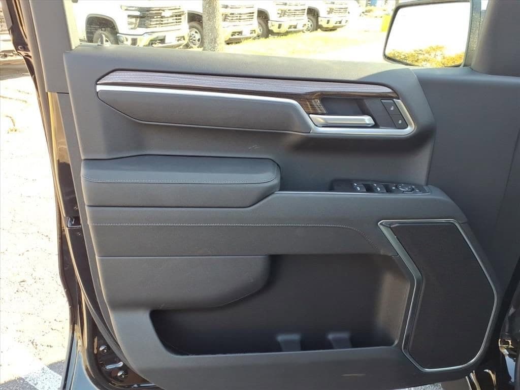 2026 Chevrolet Silverado 1500 - Image 10