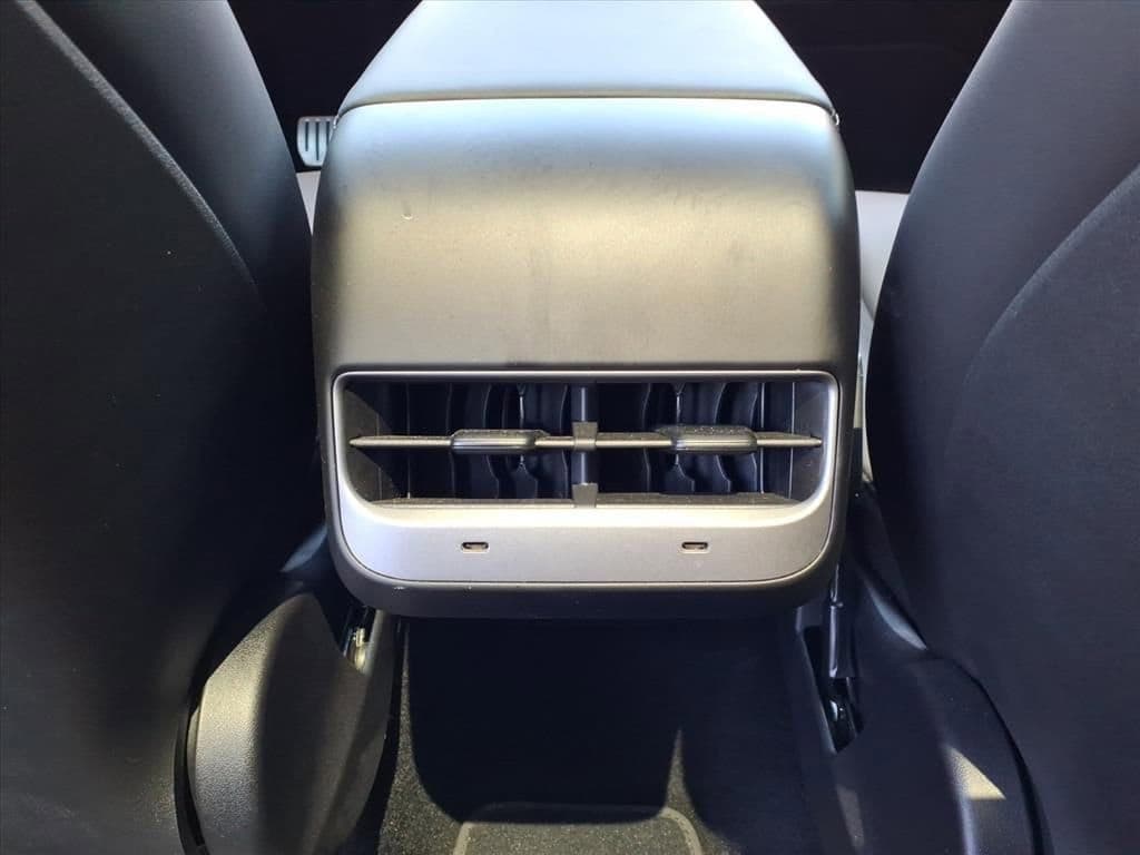 2025 Tesla Model Y - Image 19