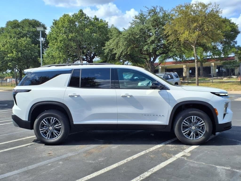 2026 Chevrolet Traverse - Image 3
