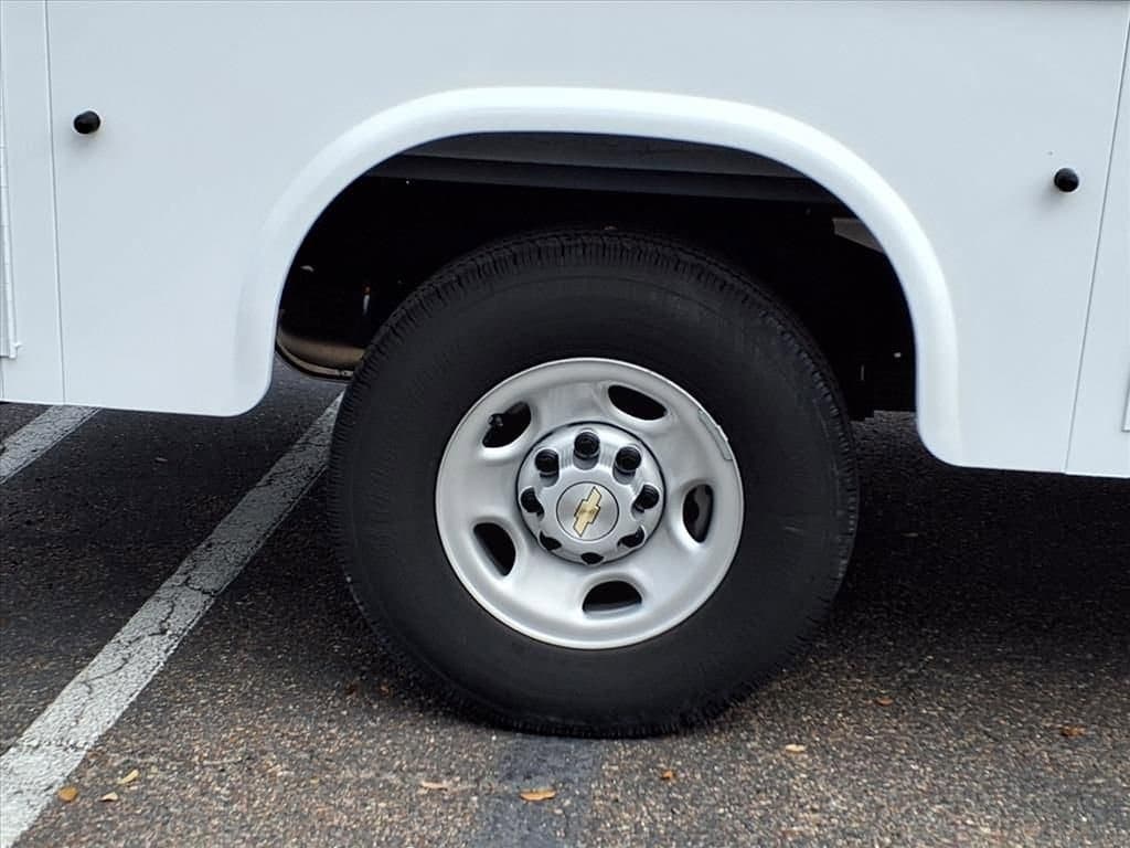 2025 Chevrolet Express Cutaway 3500 - Image 8