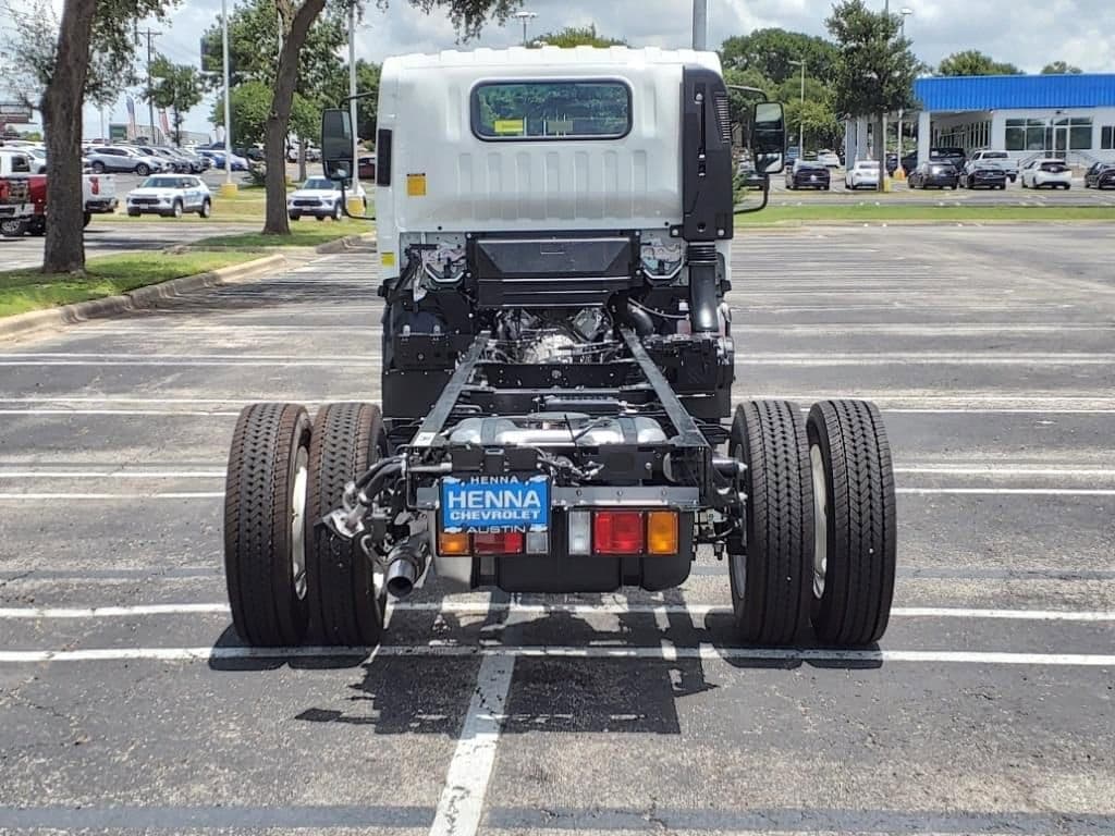 2025 Chevrolet Low Cab Forward 4500 HG - Image 5