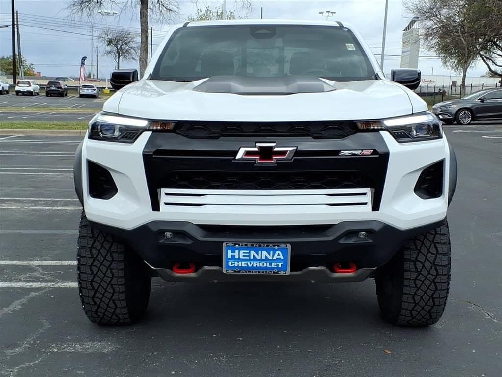 2024 Chevrolet Colorado - Image 2