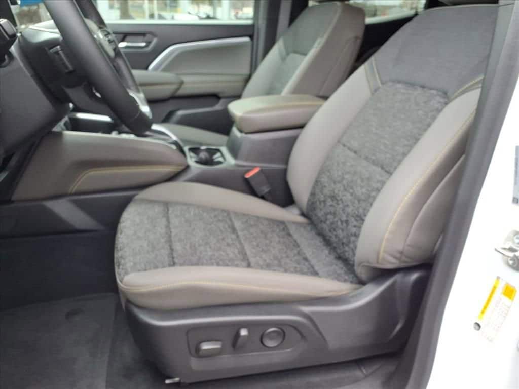 2024 Chevrolet Colorado - Image 16