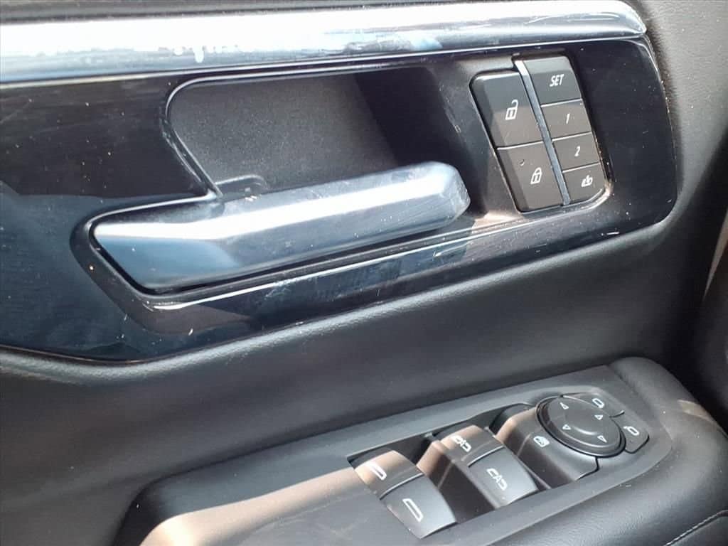 2025 Chevrolet Tahoe - Image 30