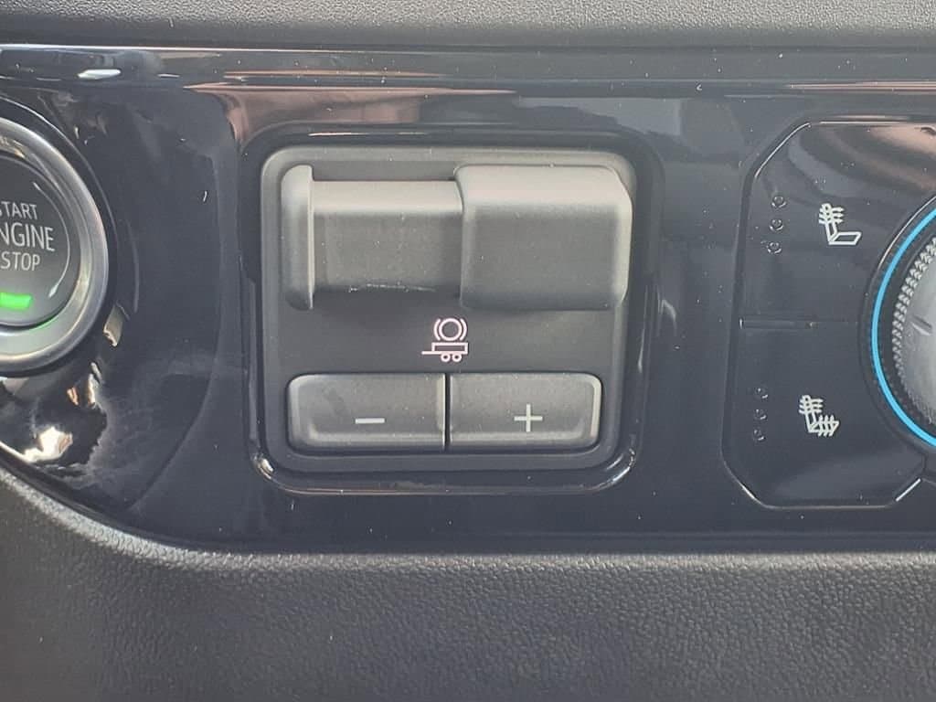 2025 Chevrolet Silverado 2500 HD - Image 10