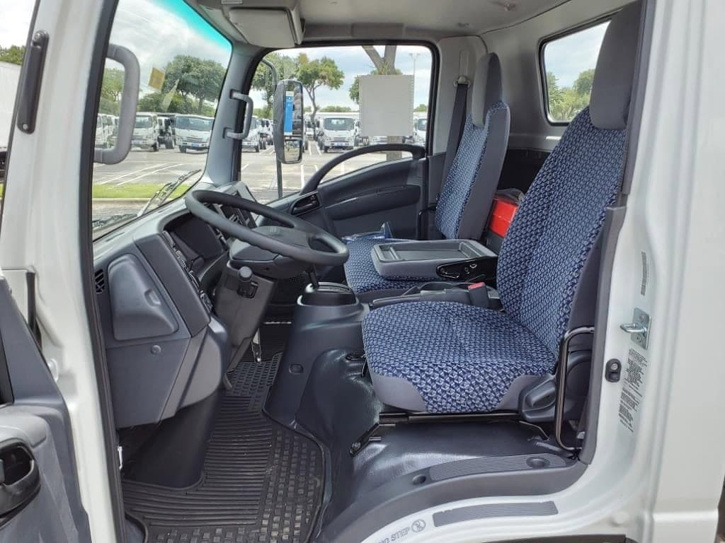 2025 Chevrolet Low Cab Forward 4500 HG - Image 6