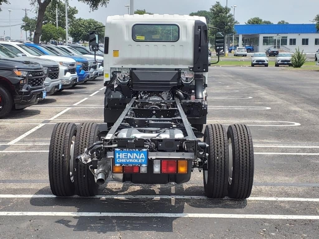 2025 Chevrolet Low Cab Forward 5500 XG - Image 5