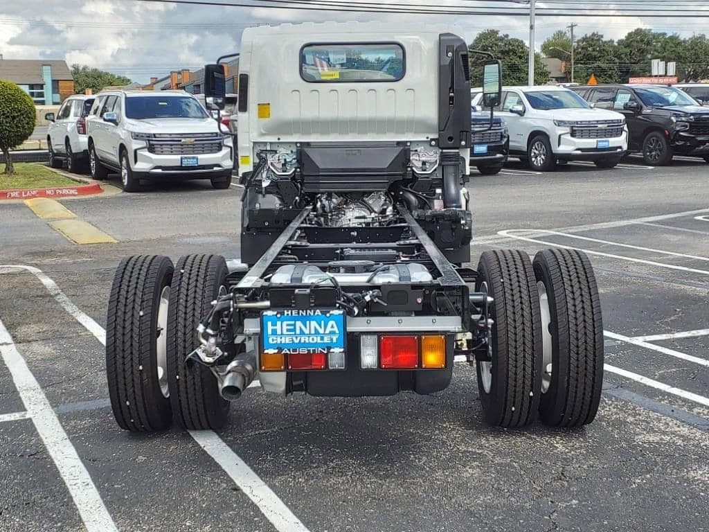 2025 Chevrolet Low Cab Forward 4500 HG - Image 5
