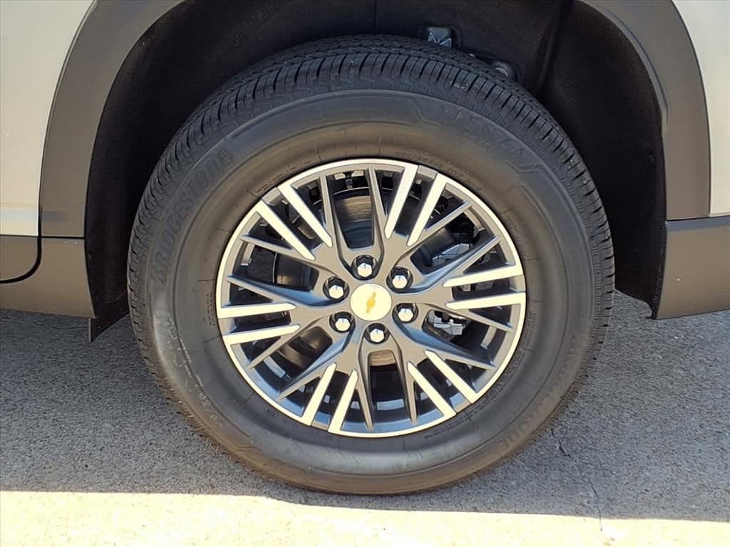 2026 Chevrolet Traverse - Image 3