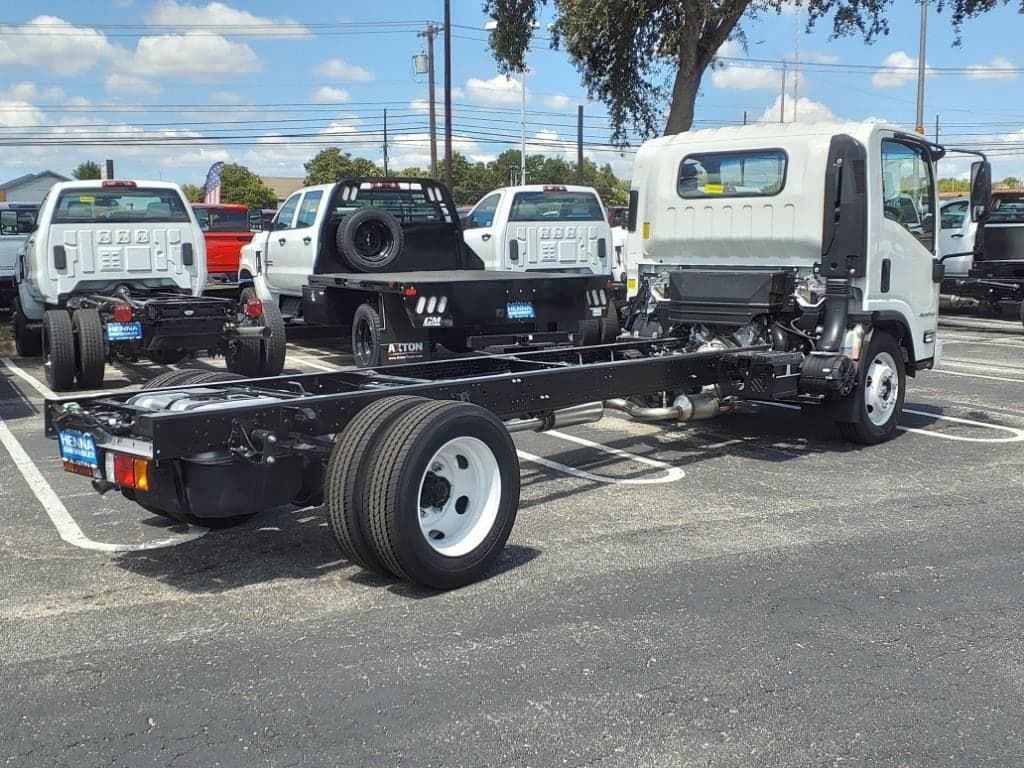 2025 Chevrolet Low Cab Forward 4500 HG - Image 4