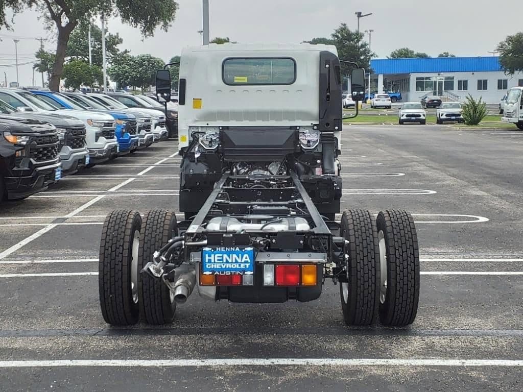 2025 Chevrolet Low Cab Forward 5500 XG - Image 5