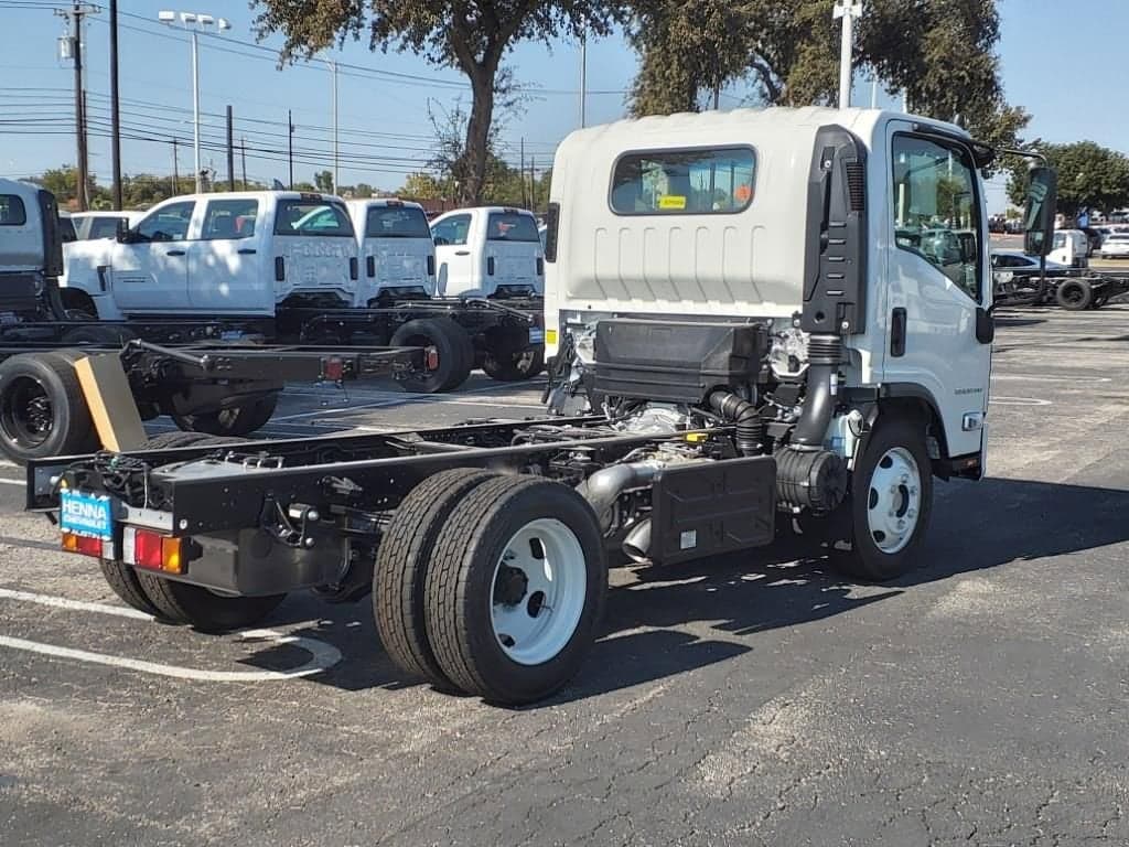 2025 Chevrolet Low Cab Forward 5500 XD - Image 4