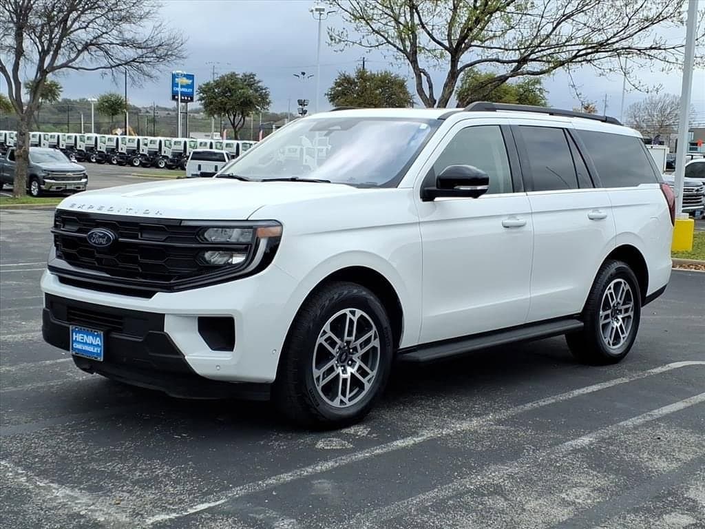 2025 Ford Expedition - Image 4