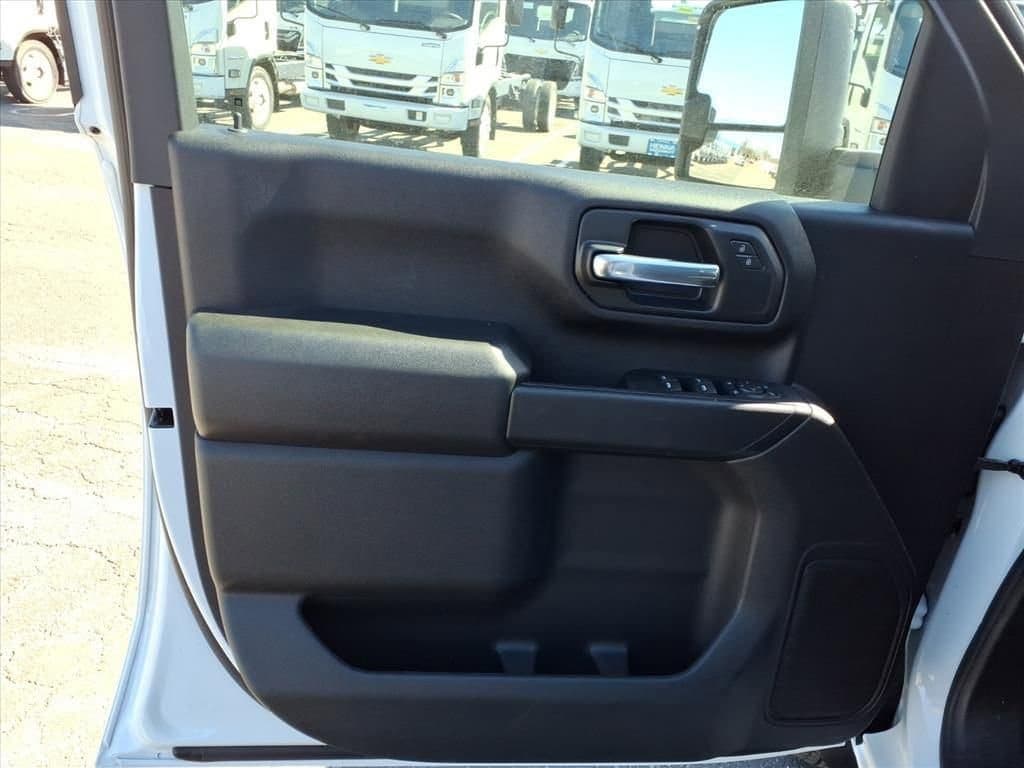 2026 Chevrolet Silverado 3500 HD Chassis Cab - Image 12