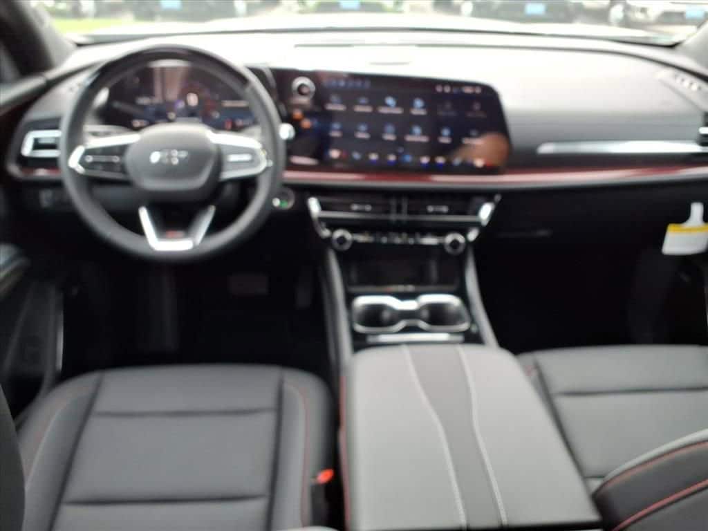 2026 Chevrolet Traverse - Image 18