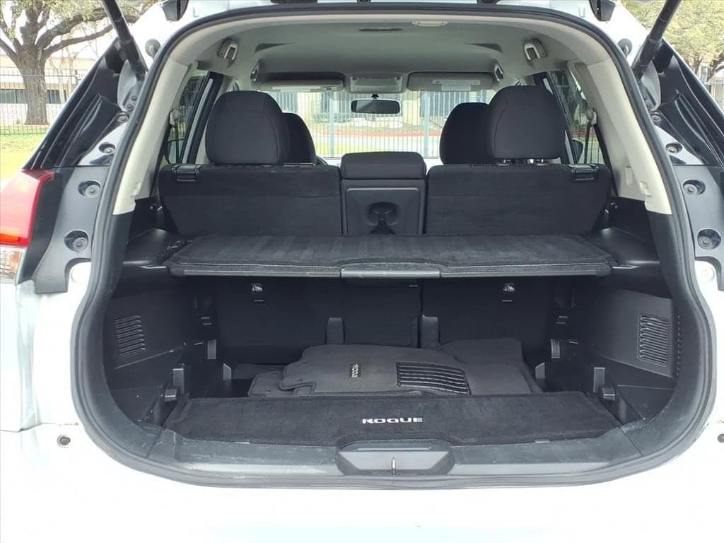 2018 Nissan Rogue - Image 12