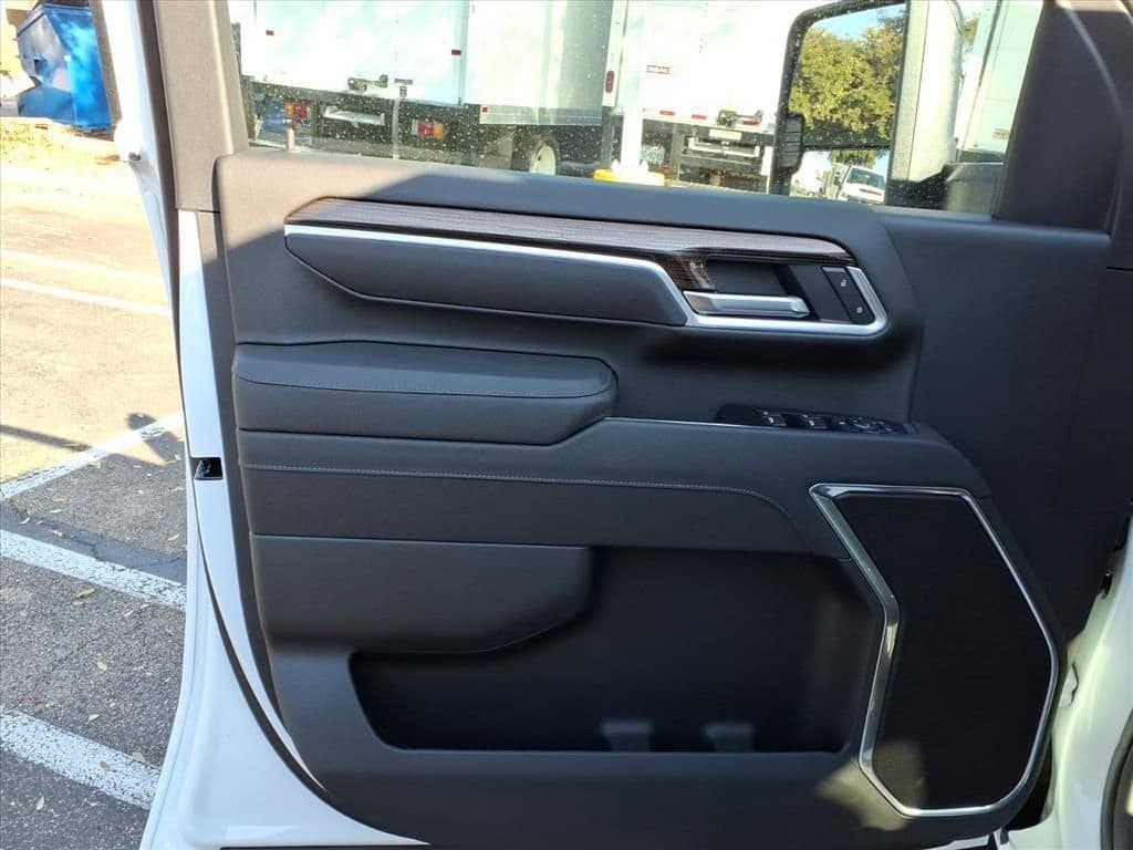 2026 Chevrolet Silverado 3500 HD Chassis Cab - Image 11