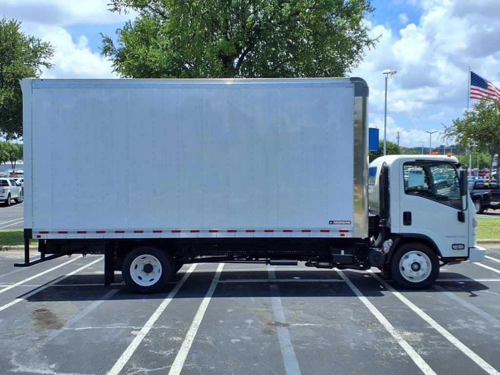 2025 Chevrolet Low Cab Forward 4500 HG - Image 3