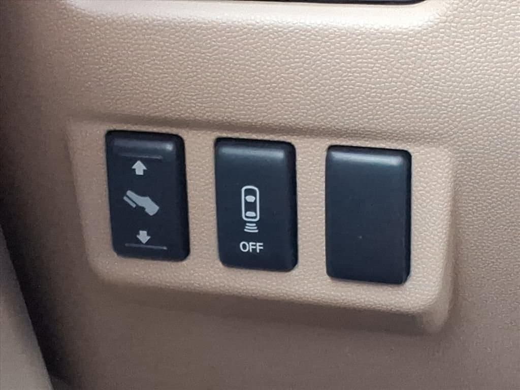 2011 Nissan Titan - Image 25