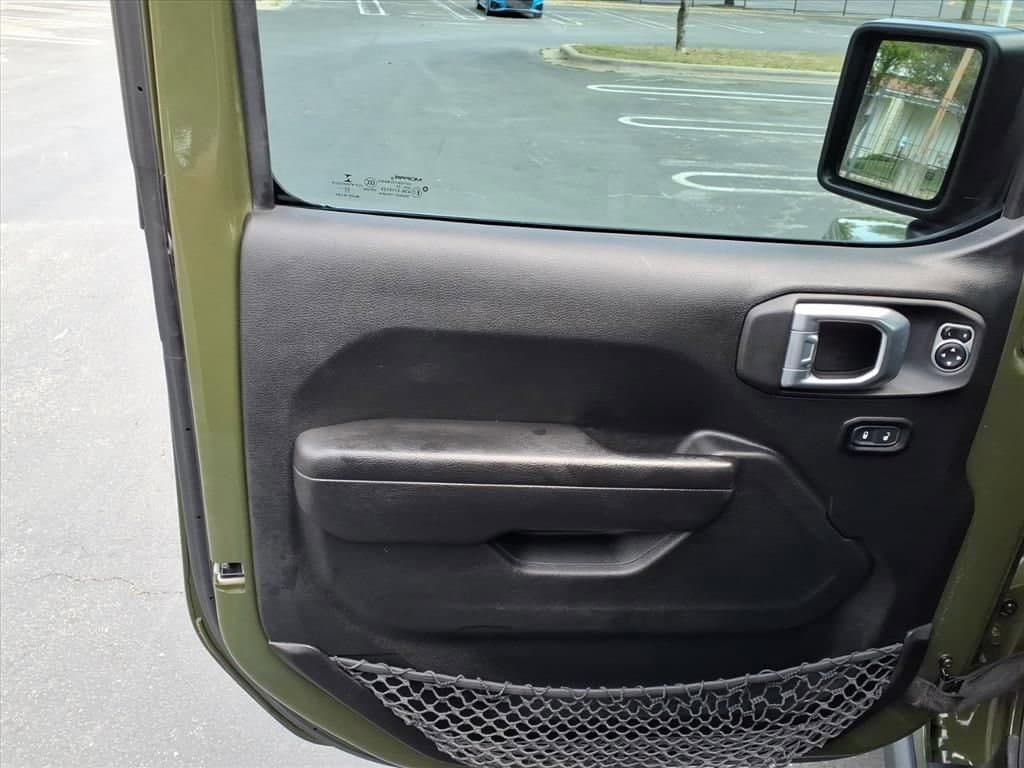 2023 Jeep Gladiator - Image 12