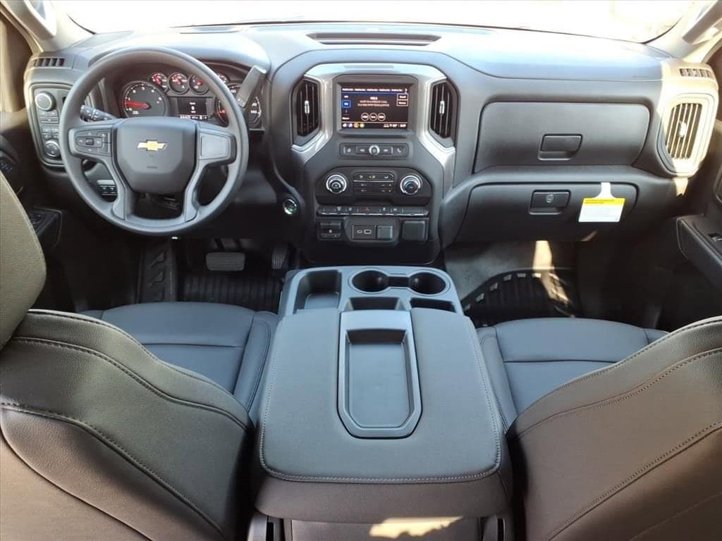 2026 Chevrolet Silverado 3500 HD Chassis Cab - Image 24