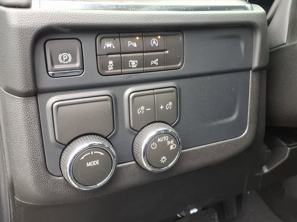 2026 Chevrolet Suburban - Image 13