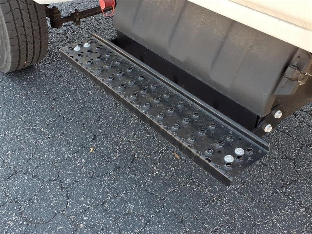 2024 Chevrolet Silverado 5500 HD - Image 8