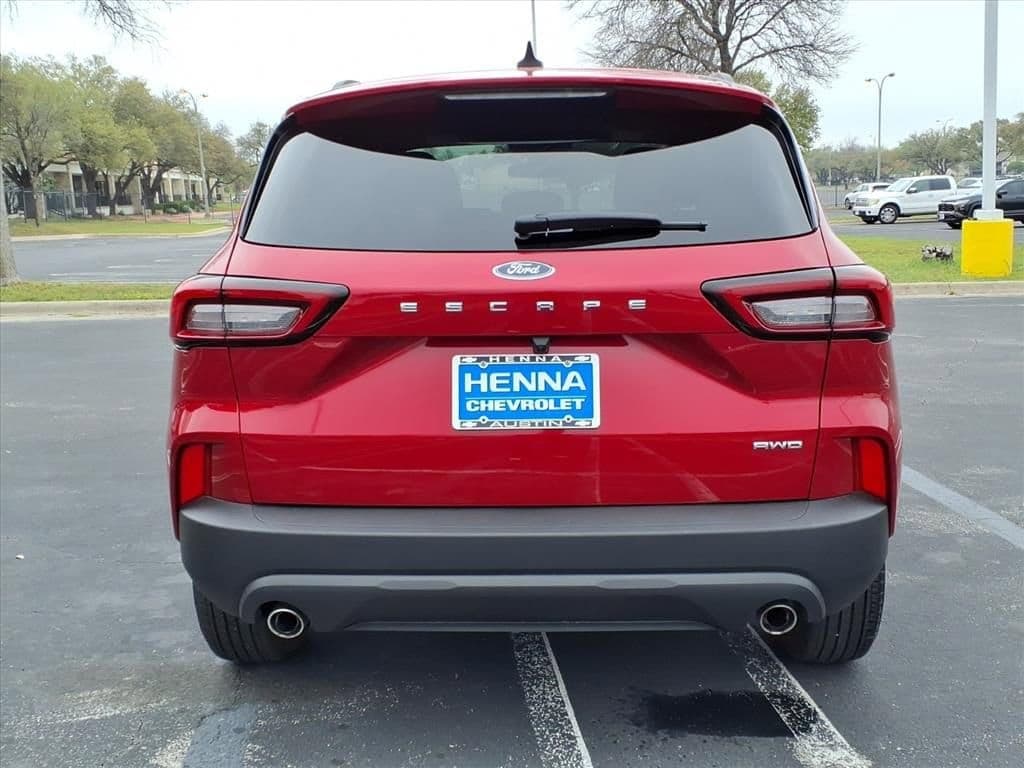 2025 Ford Escape - Image 12