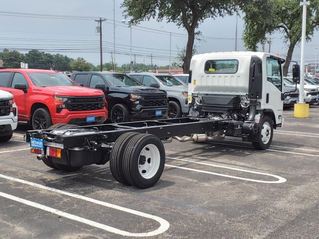 2025 Chevrolet Low Cab Forward 5500 XG - Image 4