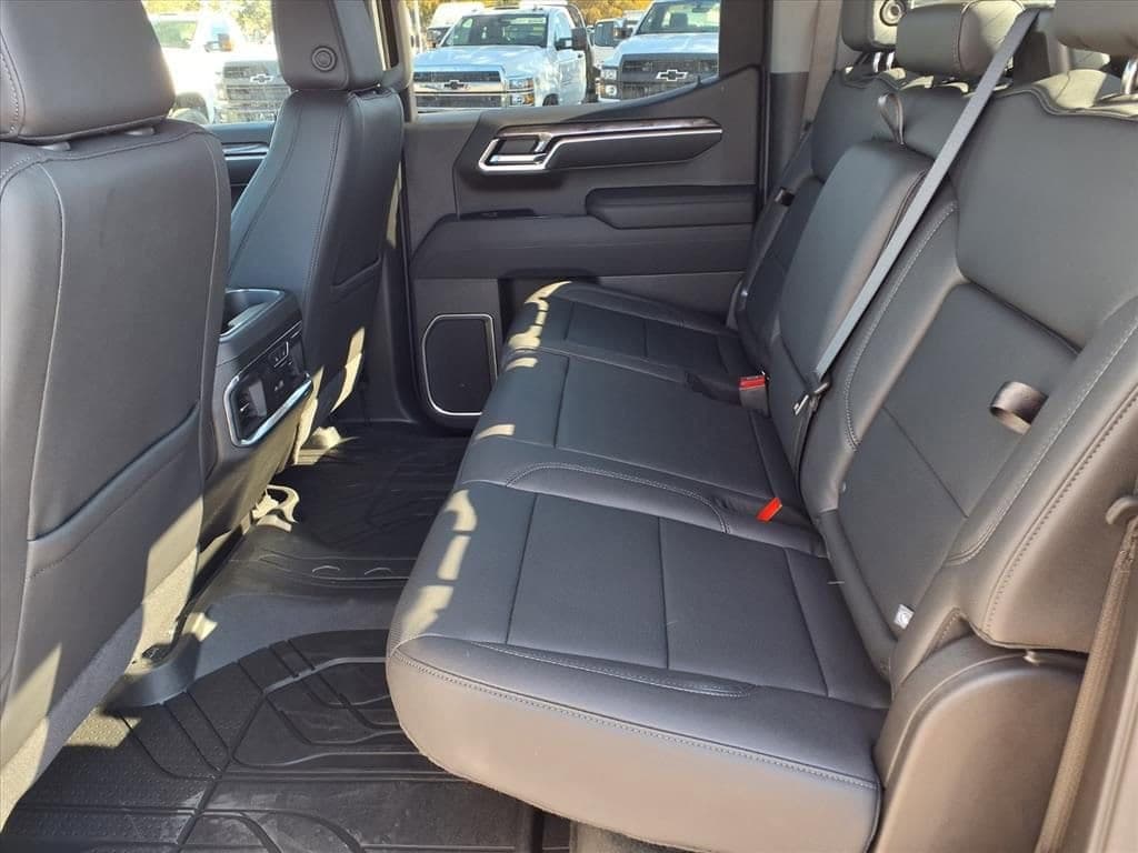 2026 Chevrolet Silverado 1500 - Image 7