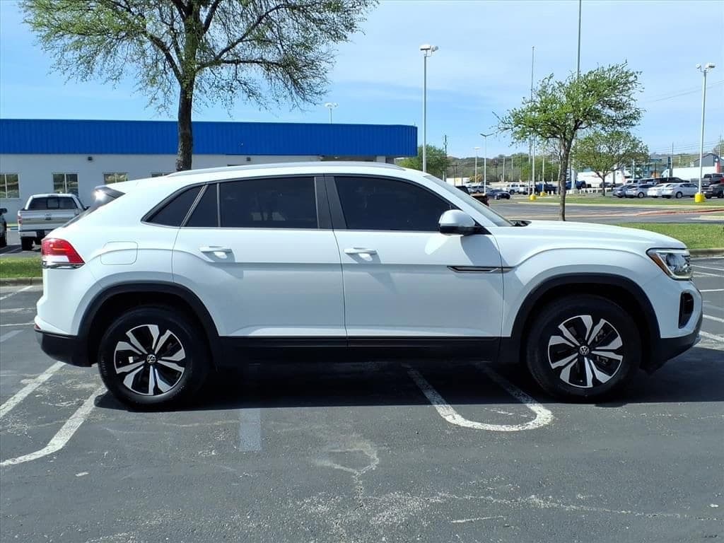 2024 Volkswagen Atlas Cross Sport - Image 6