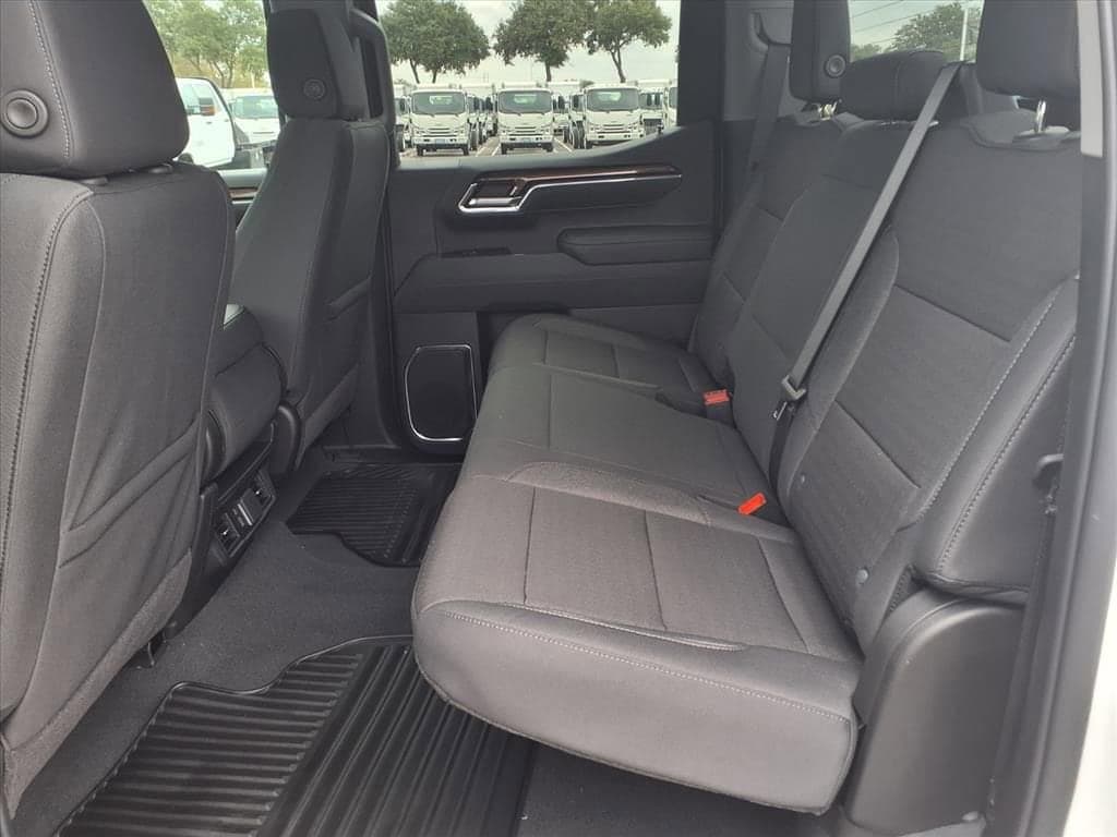 2026 Chevrolet Silverado 1500 - Image 7