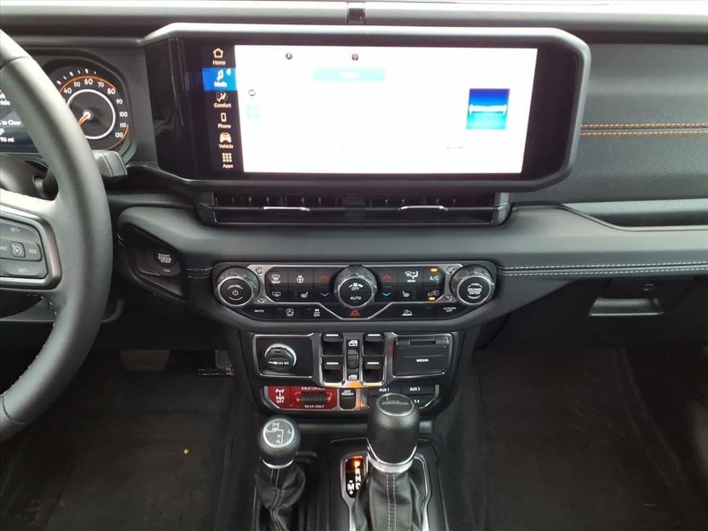 2025 Jeep Gladiator - Image 18